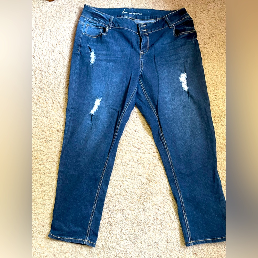 EUC LANE BRYANT distressed straight jeans. Front and back pockets. 18